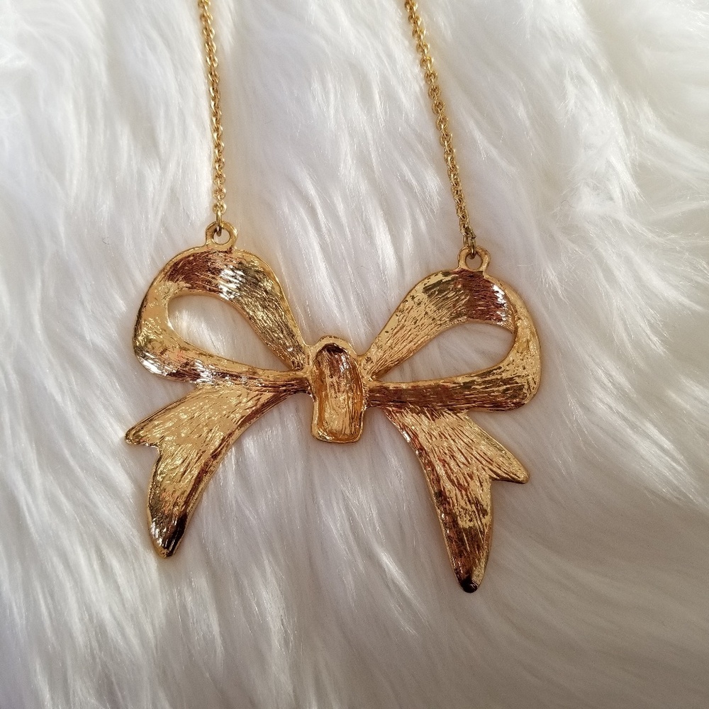 Gold bow necklace - Picture 2 of 3